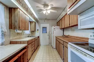 8586 Forsyth Dr, Seminole, FL 33772 - Photo 5