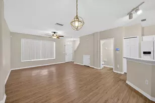 11047 Black Swan Ct, Seffner, FL 33584 - Photo 5