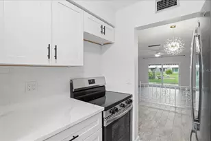 6927 Place De La Paix, Saint Petersburg, FL 33707 - Photo 11