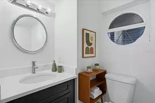 6927 Place De La Paix, Saint Petersburg, FL 33707 - Photo 15