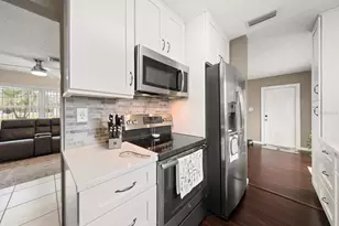 1339 Russell Dr N, Saint Petersburg, FL 33710 - Photo 7