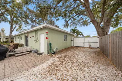 1339 Russell Drive N, Saint Petersburg, FL 33710 - Photo 23