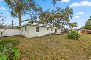 1339 Russell Dr N, Saint Petersburg, FL 33710 - Photo 25