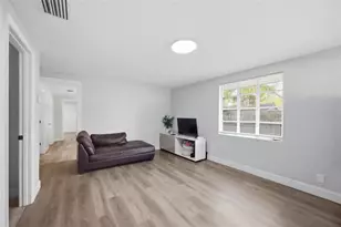 907 Center St, Plant City, FL 33563 - Photo 5