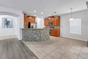 1966 Hawks View Dr, Ruskin, FL 33570 - Photo 5