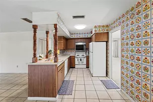 10414 Reclinata Ln, Tampa, FL 33618 - Photo 9