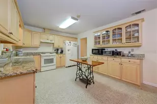 473 Lewis Blvd SE, Saint Petersburg, FL 33705 - Photo 9