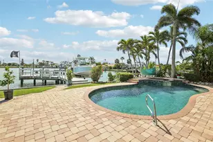 565 Crystal Dr, Madeira Beach, FL 33708 - Photo 3