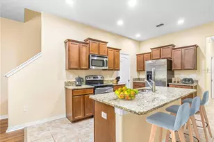 2044 Hawks View Dr, Ruskin, FL 33570 - Photo 13