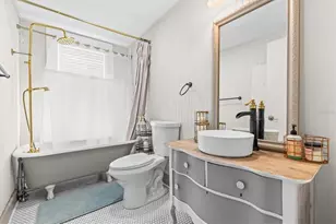 418 E Orange St, Tarpon Springs, FL 34689 - Photo 17