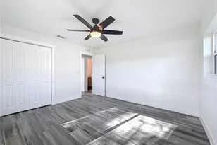 2335 Murilla Way S, Saint Petersburg, FL 33712 - Photo 31