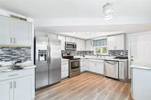 1990 Carolina Ave, Tarpon Springs, FL 34689 - Photo 9