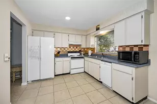 852 Oxford Ct, Dunedin, FL 34698 - Photo 7