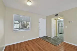 6330 Newtown Cir, Tampa, FL 33615 - Photo 7