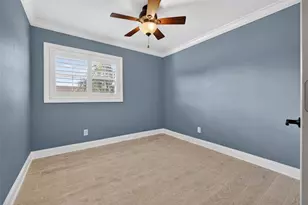 8711 Bay Crest Ln, Tampa, FL 33615 - Photo 17