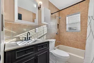 8711 Bay Crest Ln, Tampa, FL 33615 - Photo 17