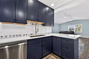8711 Bay Crest Ln, Tampa, FL 33615 - Photo 5