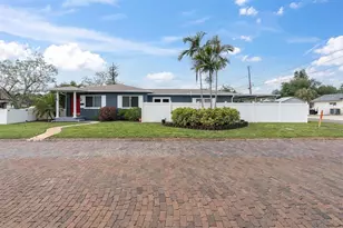 200 62nd St N, Saint Petersburg, FL 33710 - Photo 1