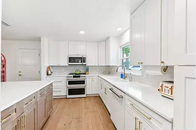 6950 Grande Vista Way S, Saint Petersburg, FL 33707 - Photo 13