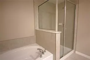 812 Royal Empress Dr, Ruskin, FL 33570 - Photo 13