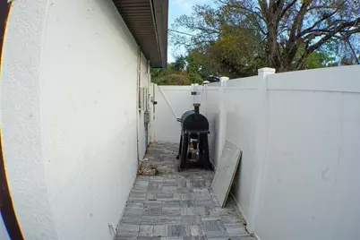 6816 E Creek Drive, Tampa, FL 33615 - Photo 27