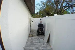 6816 E Creek Dr, Tampa, FL 33615 - Photo 27