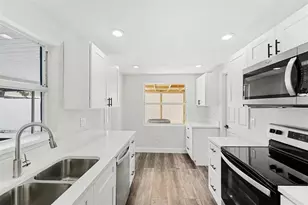 8907 Leeward Dr, Tampa, FL 33634 - Photo 13