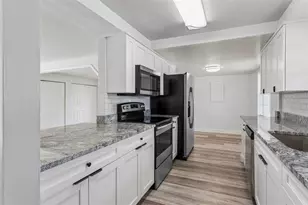 9007 Tree Valley Cir, Tampa, FL 33615 - Photo 9