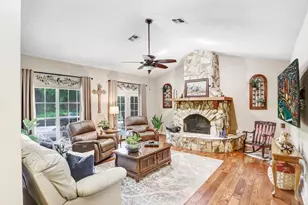 36805 Waterfall Dr, Dade City, FL 33525 - Photo 5