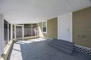 1160 36th Ave N, Saint Petersburg, FL 33704 - Photo 25