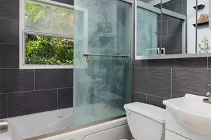 9665 2nd St N, Saint Petersburg, FL 33702 - Photo 15