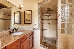 9665 2nd St N, Saint Petersburg, FL 33702 - Photo 13