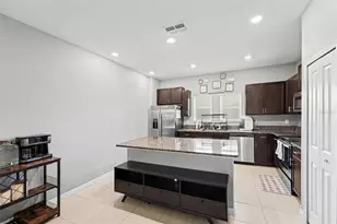 4624 Willet Cooper Ct, Tampa, FL 33619 - Photo 11