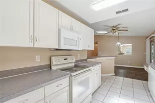 4717 Lakewood Dr, Seffner, FL 33584 - Photo 13