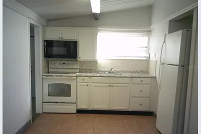 1060 65th Street S, Saint Petersburg, FL 33707 - Photo 7