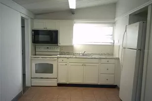 1060 65th St S, Saint Petersburg, FL 33707 - Photo 7