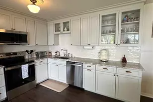 22841 St Thomas Cir, Lutz, FL 33549 - Photo 9