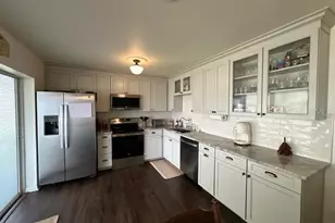 22841 St Thomas Cir, Lutz, FL 33549 - Photo 7