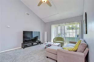 13402 Pinelake Way, Tampa, FL 33618 - Photo 5