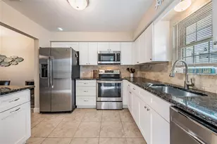 1706 Belleair Forest Dr, Belleair, FL 33756 - Photo 9