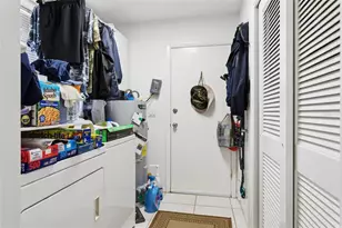 3025 Samara Dr, Tampa, FL 33618 - Photo 21