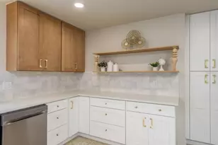 2347 Watrous Dr, Dunedin, FL 34698 - Photo 13