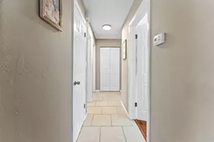 251 Davison Ave NE, Saint Petersburg, FL 33703 - Photo 17