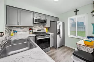 1175 Mission Cir, Clearwater, FL 33759 - Photo 5