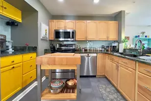 1208 Hull St S, Gulfport, FL 33707 - Photo 9