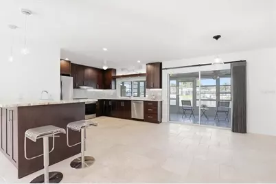 6537 Cape Hatteras Way NE #4, Saint Petersburg, FL 33702 - Photo 1