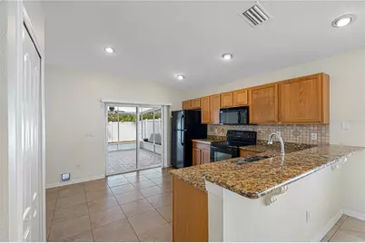 7924 Carriage Pointe Drive, Gibsonton, FL 33534 - Photo 13