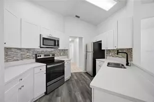 812 Crestridge Dr, Tarpon Springs, FL 34688 - Photo 11