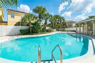 10217 Dolce Vista Dr NE, Saint Petersburg, FL 33702 - Photo 5