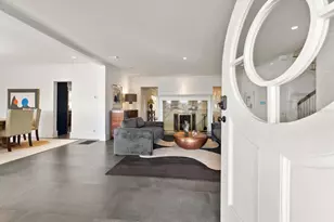 2050 Coffee Pot Blvd NE, Saint Petersburg, FL 33704 - Photo 9